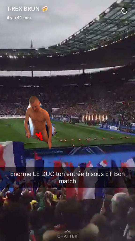 MathieuTardy_0's tweet photo. Le snap a brun au stade de France je suis en pls la ptn jpp 😂😂😂😂 https://t.co/OLLVbDdz6w