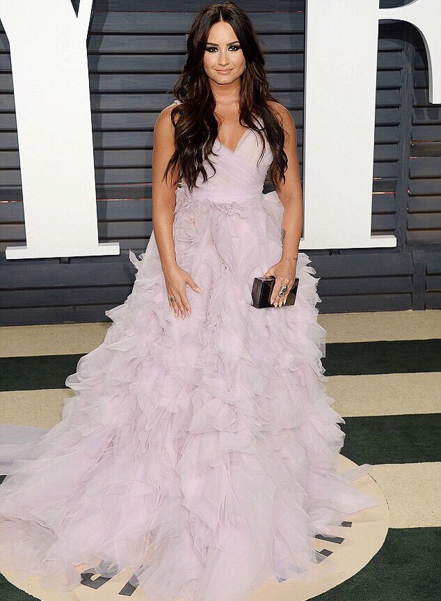 M_Lhuillier's tweet photo. Throwback to gorgeous @ddlovato in #MLPreFall17 at the @VanityFair #Oscars After Party ππ #moniquelhuillier https://t.co/OaQCmLdirN