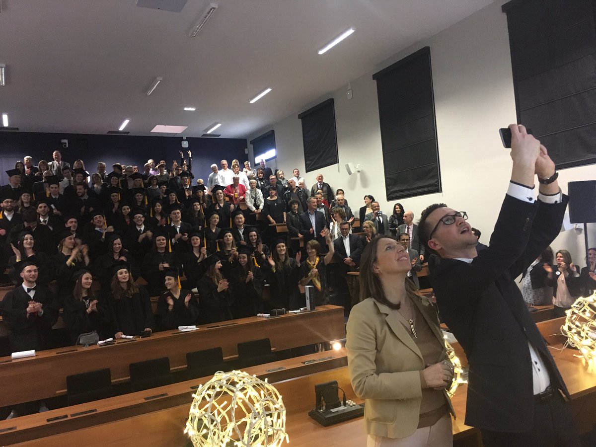 yschools_edu's tweet photo. Fanny, le temps d'un selfie avec SA promo 😍🎓📸 #GETAlumniP2016 https://t.co/81SL0pTWz4