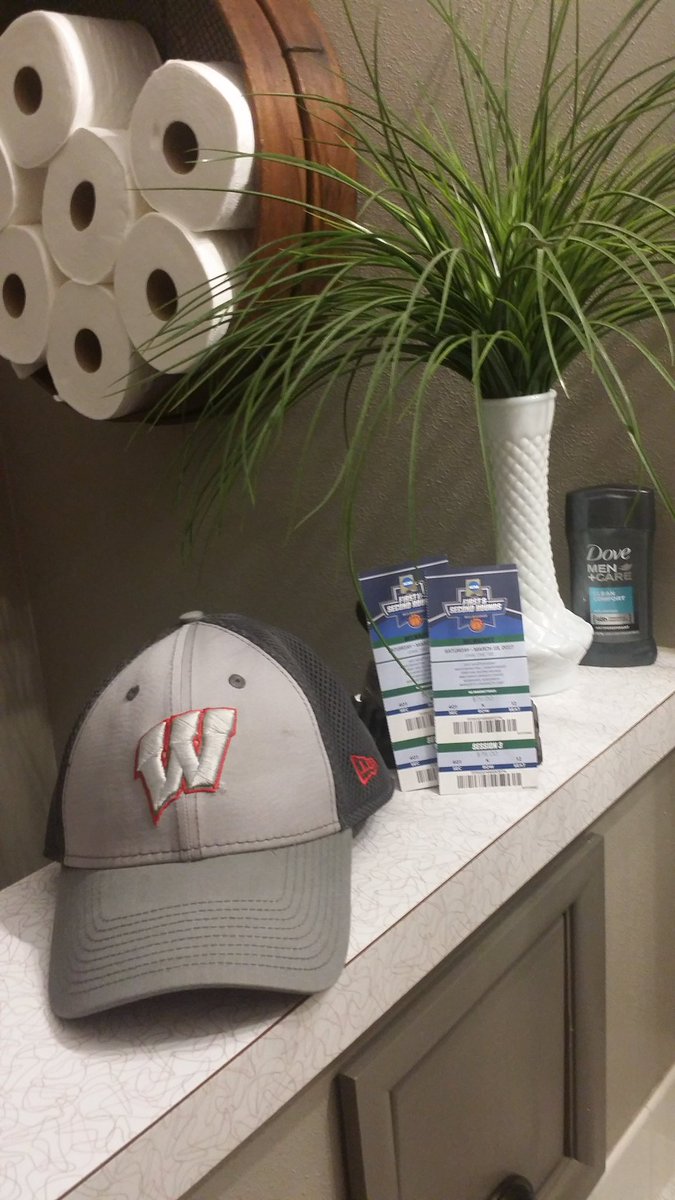 Throwing the hat on, grabbing the tickets, and bailing. March Dadness here we come. #DoveMenDads #realstrength @DoveMen #citydads