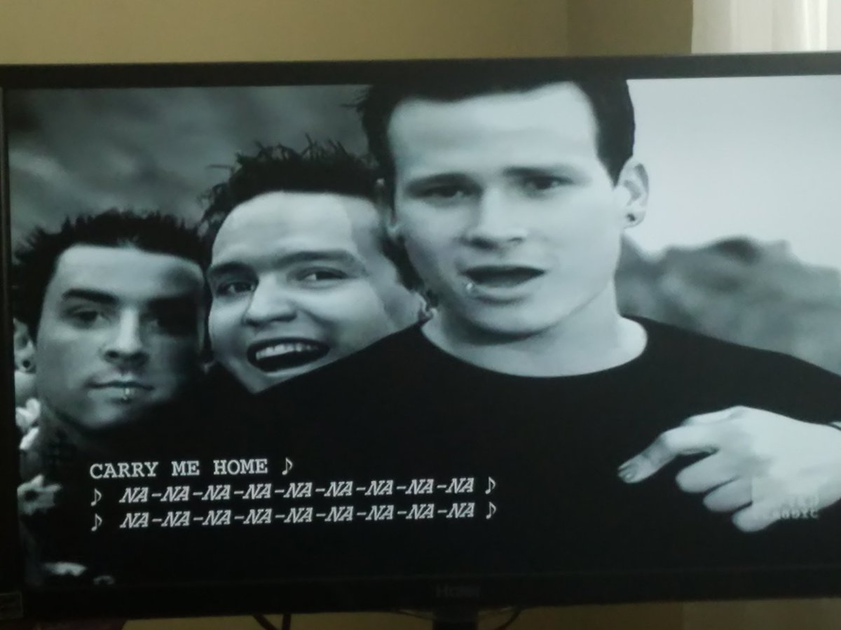 StephWinter1289's tweet photo. Back when the music was good! 😁🎶 💙🖤 @MTVClassic @blink182 @travisbarker @markhoppus "All The Small Things" #TotalRequestPlaylist https://t.co/oz4AS9Mezn