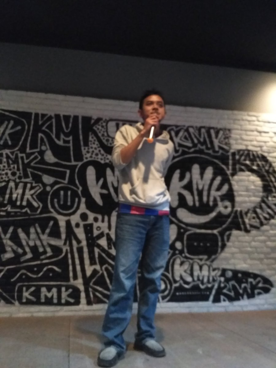 Next ada bang Deki dari <a href="/StandUpIndo_BKS/">Standupindo Bekasi</a> di #OpenMicCKR