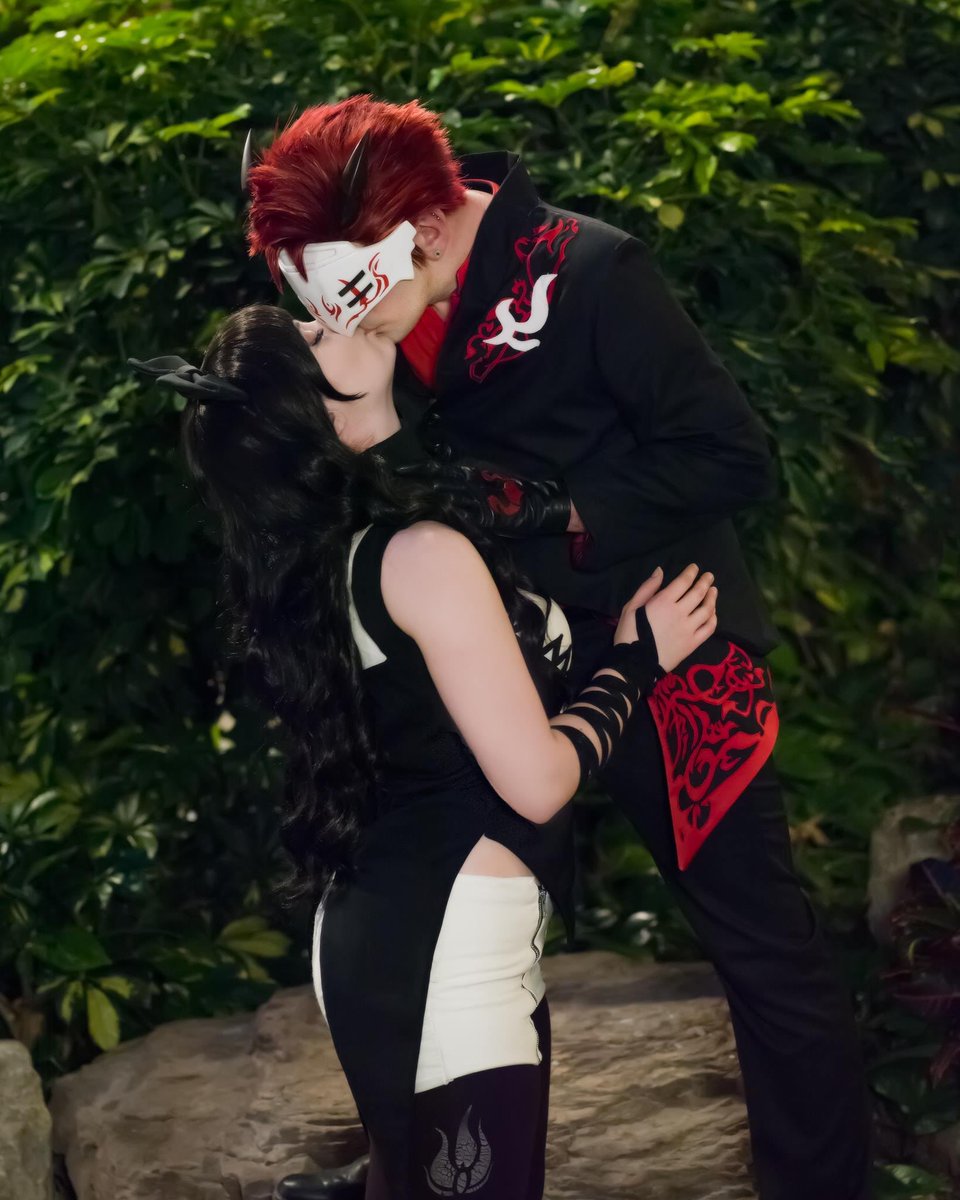 xYouseix's tweet photo. With shaking hands
I'll guide your sweet soul into mine
➖🌹➖
🎭@YouseiCosplay &amp; @SketchMcDraw
📷@destinyscurse
#cosplay #RWBY #コスプレ #rwbybanzai https://t.co/J5zaWZ45IH