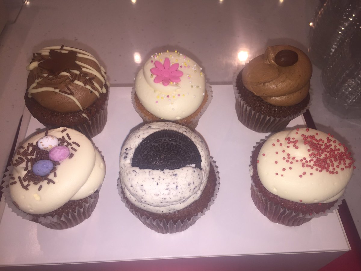 ccakeinsanity's tweet photo. Some of today's cupcakes @ccakeinsanity @ArnottsDublin https://t.co/xPfCYQZO6t