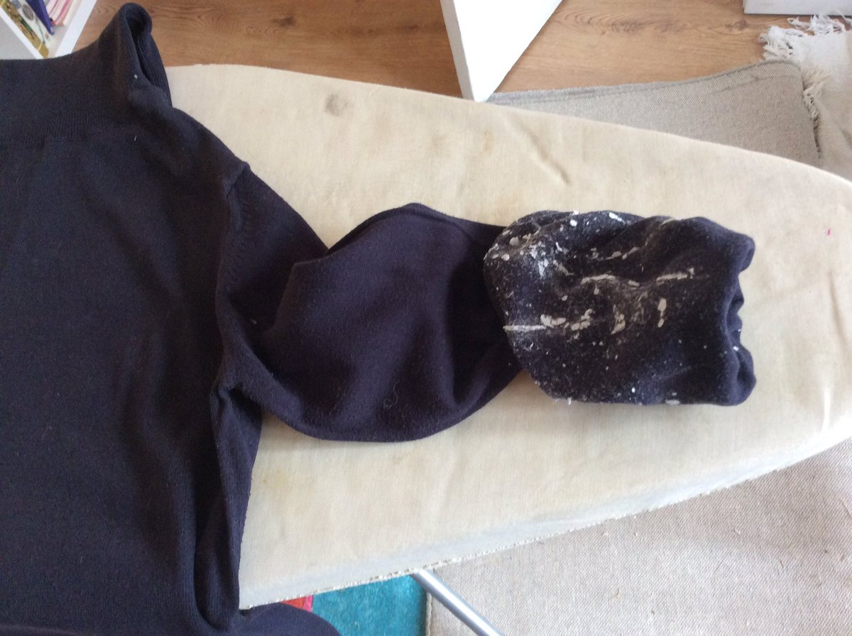 vickybarlo's tweet photo. Remember kids, never keep tissues up your sleeve! #laundryhell https://t.co/25D0JdVfX6
