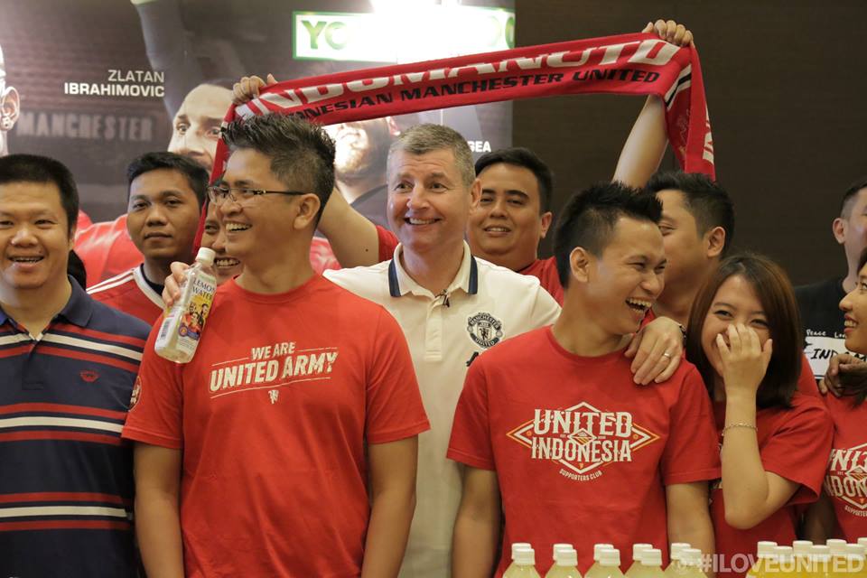 Denis Irwin dan David May senang berjumpa fans di Jakarta hari ini! Siapa yang tak sabar untuk #ILOVEUNITED besok?