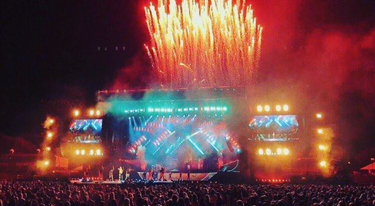 ultimatepranker's tweet photo. Forever &amp; Always :) #PurposeTourStadiums https://t.co/Gq5QJgDzNu
