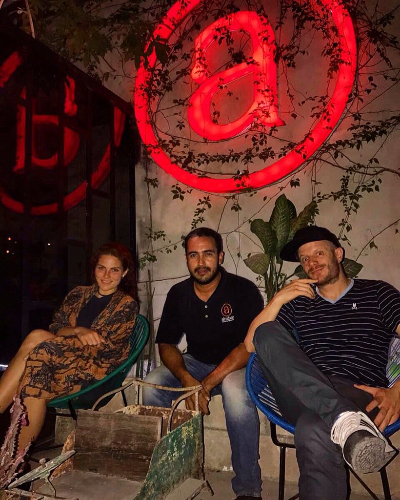 AlmibarMid's tweet photo. Magnífica y súper divertida noche con el genial @facufacundo. Enamorado de la cocina yucateca. Súper cool!!! https://t.co/JnKUWYeVUE