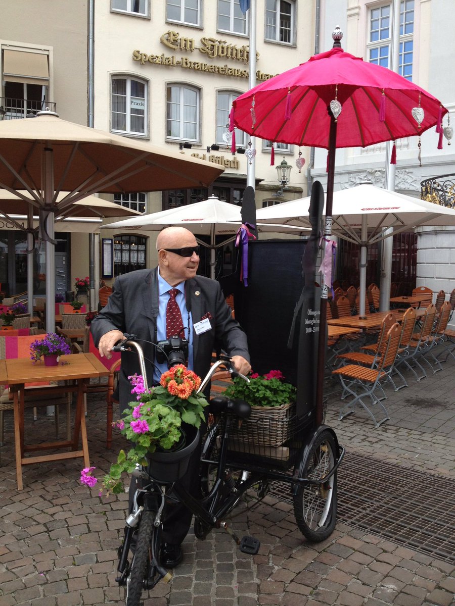 StationCDRKelly's tweet image. 52 years ago today #AlexeyLeonov performed the world's #firstspacewalk. Distinguished, humble and grounded. Happy Anniversary, my friend!