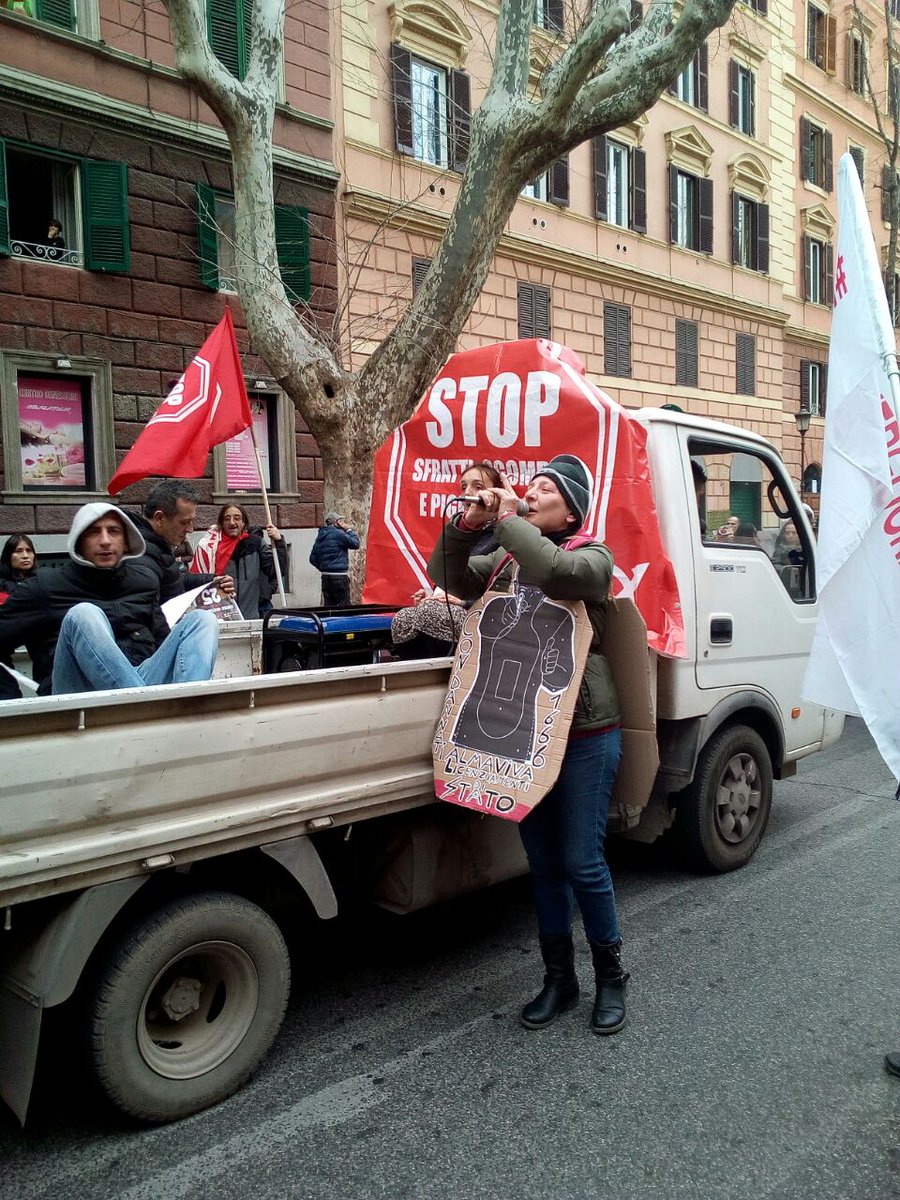 bpm_roma's tweet photo. #18M in corteo a Roma anche lavoratrici e lavoratori licenziati da #Almaviva. La lotta è una: casa, reddito, dignità! #unitisivince https://t.co/teTZJWUcEV
