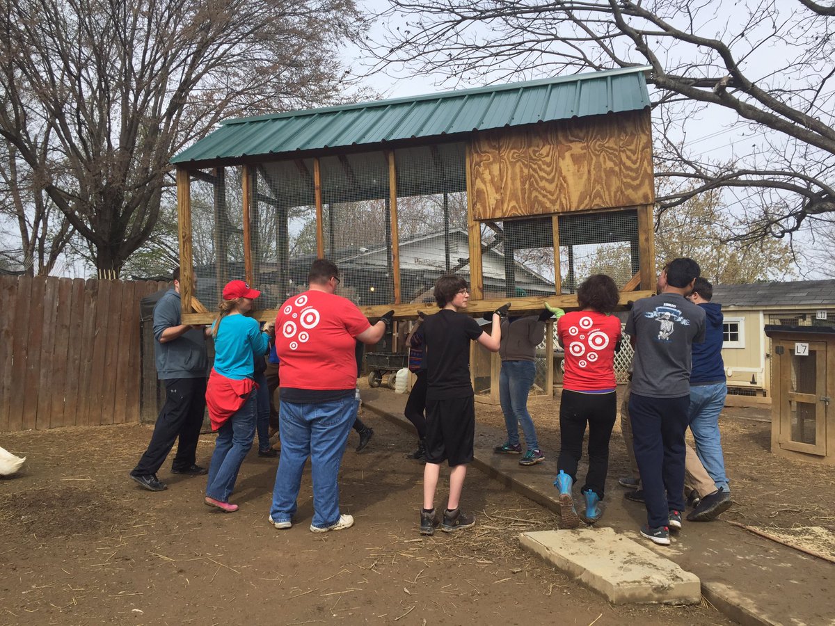 bellebags's tweet photo. T0918 volunteering at Carolina waterfowl rescue https://t.co/Kfqpcv4oSZ