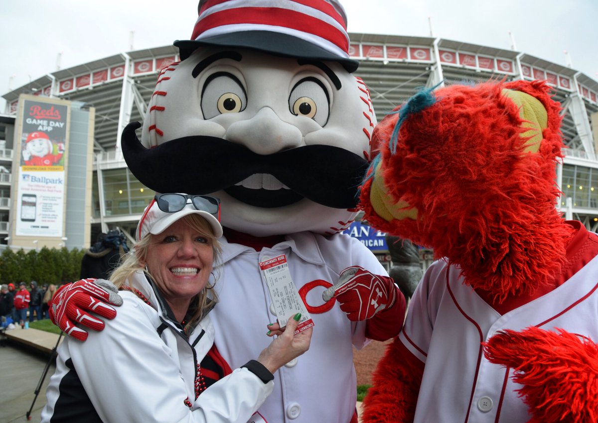 Reds's tweet photo. Thanks to all the fans that joined us this morning for the #RedsOpeningDay ticket sale! https://t.co/HwlusSK1Y1