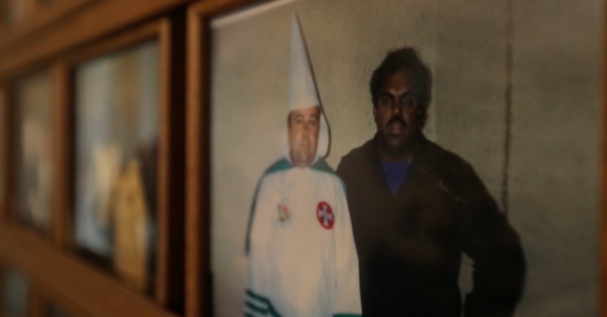 Rare's tweet photo. @1Fashionisima Do you think this black man can befriend the KKK to overcome racism? Why or why not? https://t.co/MQuA0bMShV #ChangingRobes https://t.co/wxoM9JRlWq