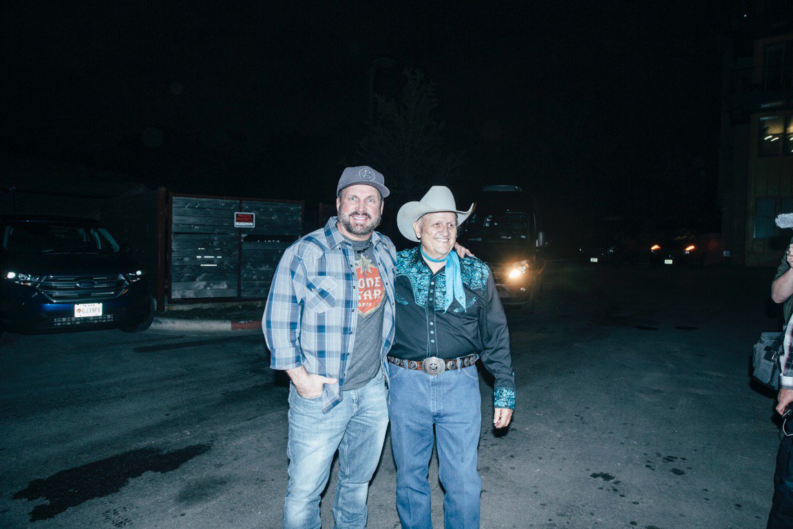 amazonmusic's tweet image. .@garthbrooks. Broken Spoke. Austin, Texas. That was something special 😉 #AskMeHowIKnow amzn.to/2nhBWMG  📷: @Josephllanes