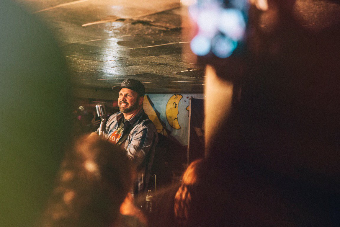 amazonmusic's tweet image. .@garthbrooks. Broken Spoke. Austin, Texas. That was something special 😉 #AskMeHowIKnow amzn.to/2nhBWMG  📷: @Josephllanes