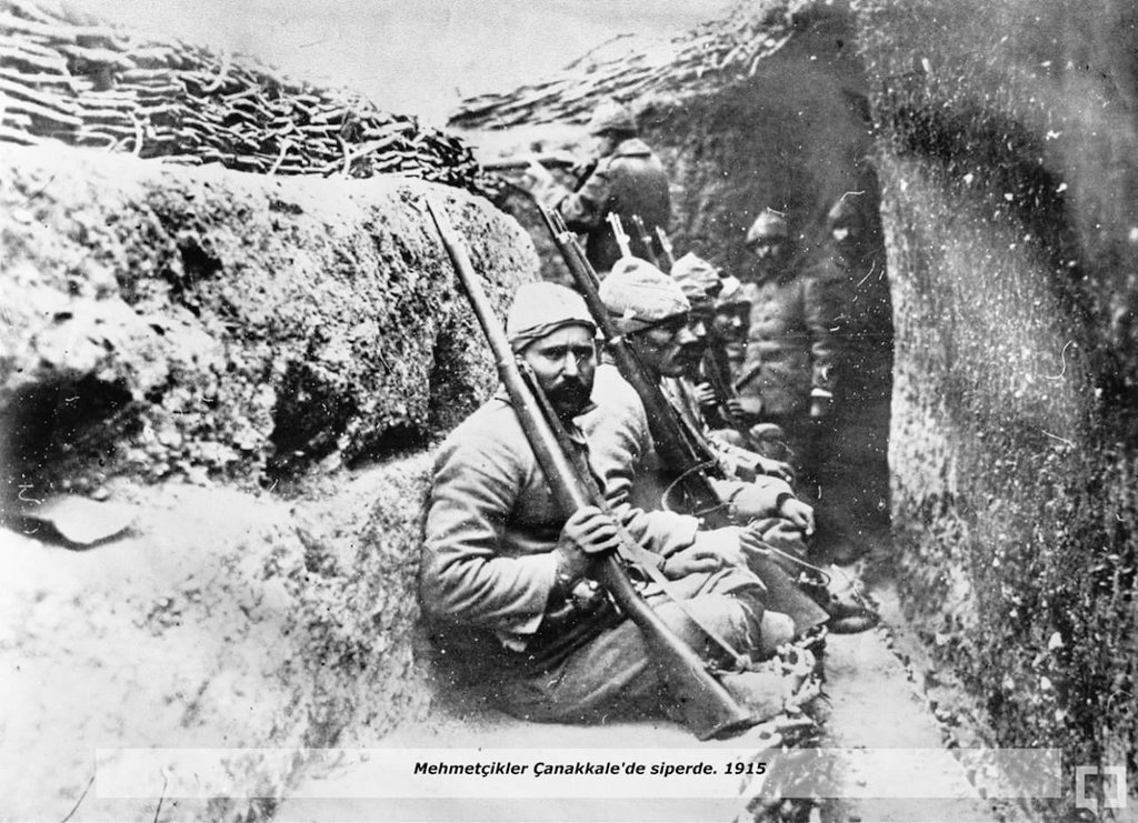 iletisim's tweet photo. BYEGM arşivinden fotoğraflarla tüm dünyanın hayranlıkla bahsettiği fedakarlık, kahramanlık destanı #ÇanakkaleZaferi. https://t.co/KLJckKiAAd