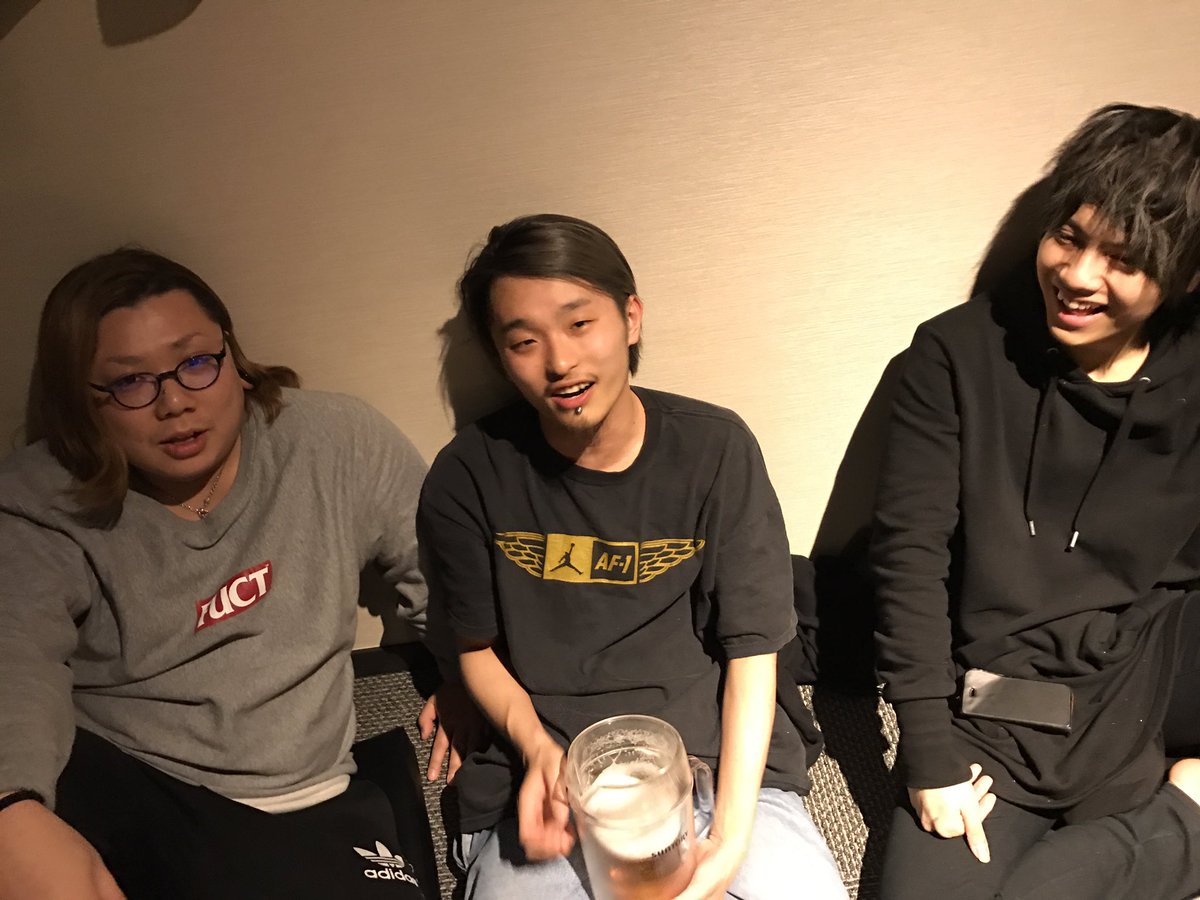 Tatsuya_Drum's tweet image. 打ち上げ。

#wrongcity #MELLOWSHiP #THEMUSMUS # HenLee #RIZING2END #TLDK