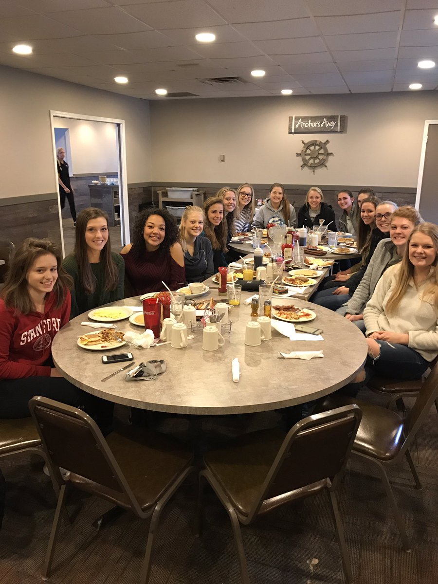abbykoops's tweet photo. Lil breakfast to celebrate a good week of tryouts &amp; the return of @HCHSGirlsSoccer 😎⚽️🎉 https://t.co/THKYrNc9eM