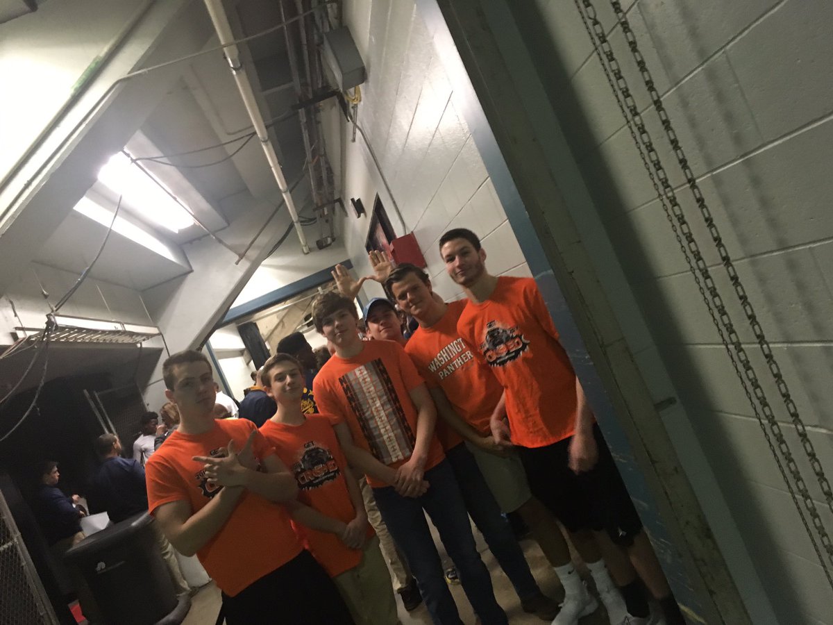 wchs_308sports's tweet photo. Orange crush in hallway waiting to go onto court at state championships @IHSAState https://t.co/0ULWvhloyq