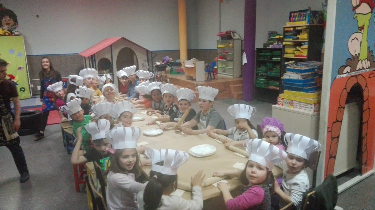 alestecj's tweet photo. Tarde genial la que hemos pasado en la ludoteca fin de semana #mastechefjunior. Hemos elaborado unos platos deliciosos y unos bonitos gorros https://t.co/6A2HGzUgBY