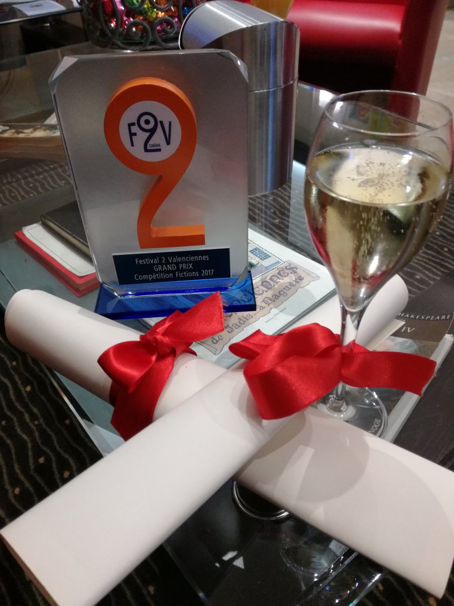 TianaRabenja's tweet image. Prix d'interprétation féminine et Grand Prix du Festival 2 Valenciennes pour
 THE YOUNG LADY!
#Kmbo #fierté