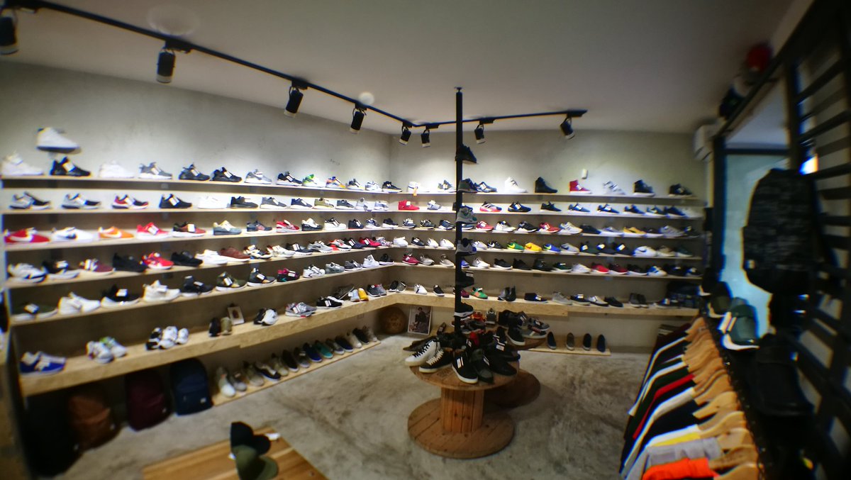 #redzoneshop #pozzuoli #napoli #sneaker #sneakerhead #sneakerboutique