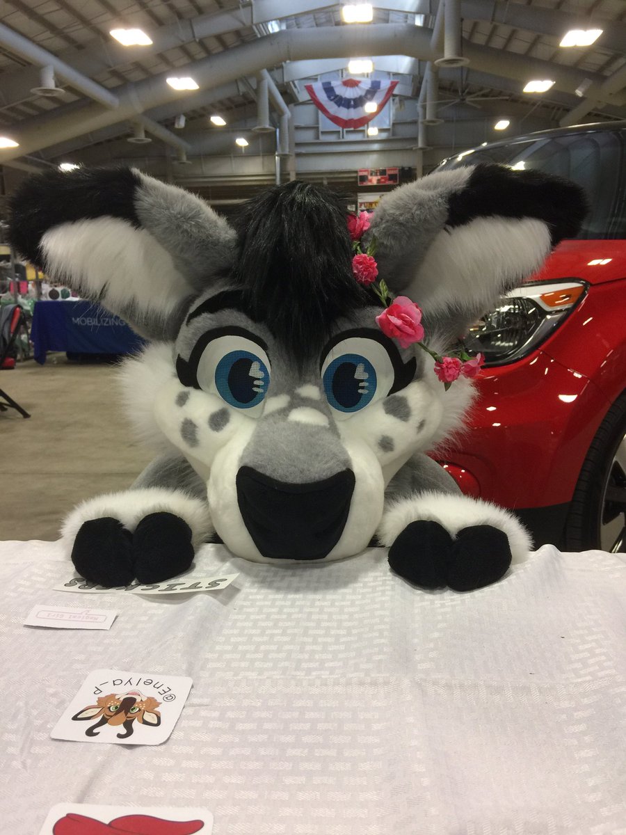 BaileyAlien's tweet photo. Oh my, a deer came to visit me at my table!! #gogames360
Be sure to check out my stickers and prints! ✨✨🌸🌸 https://t.co/AT7C7khw12