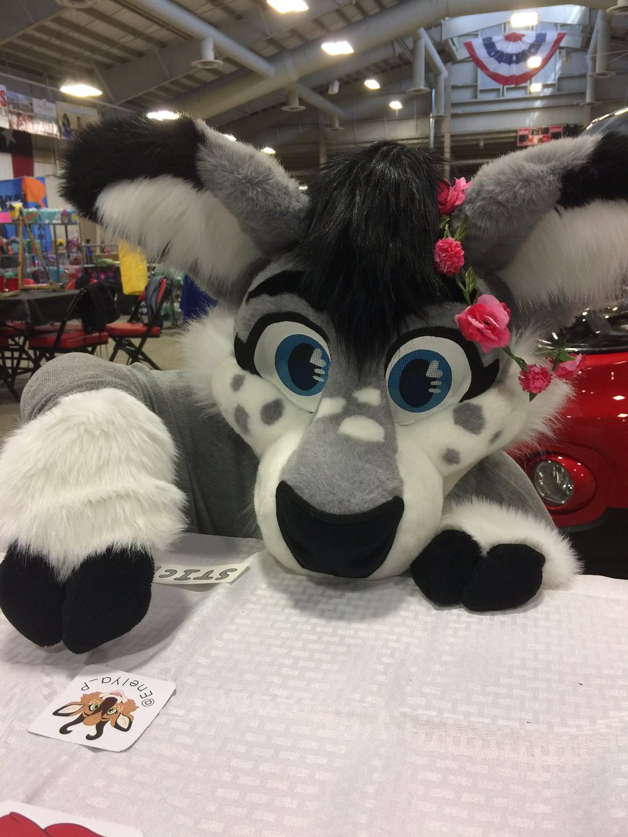 BaileyAlien's tweet photo. Oh my, a deer came to visit me at my table!! #gogames360
Be sure to check out my stickers and prints! ✨✨🌸🌸 https://t.co/AT7C7khw12