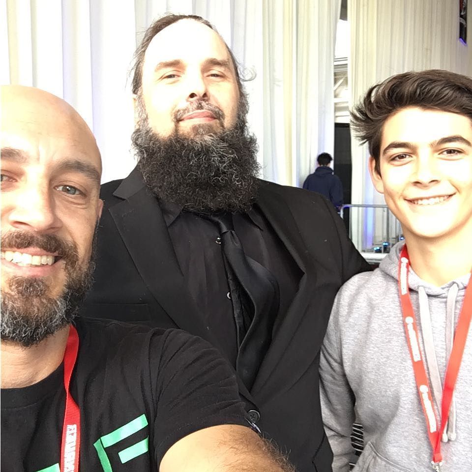 raurelio75's tweet photo. With @danblack420 at #conquer3 fights #craneway https://t.co/LuwDXARw44 https://t.co/rHI45t62wd
