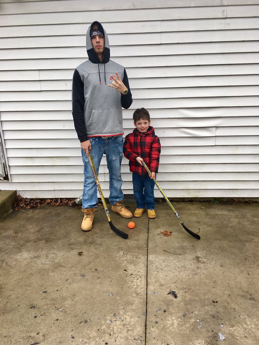 LowKeyzKid's tweet photo. (Click pic)
Me & my nephew fooling👌🏼
he looks just like my brother💯
#KidSpit #LowKeyz #Like #Fav #uncle #saturdaymorning #ohio #Nike #Gucci https://t.co/JYSfAMy4Fr