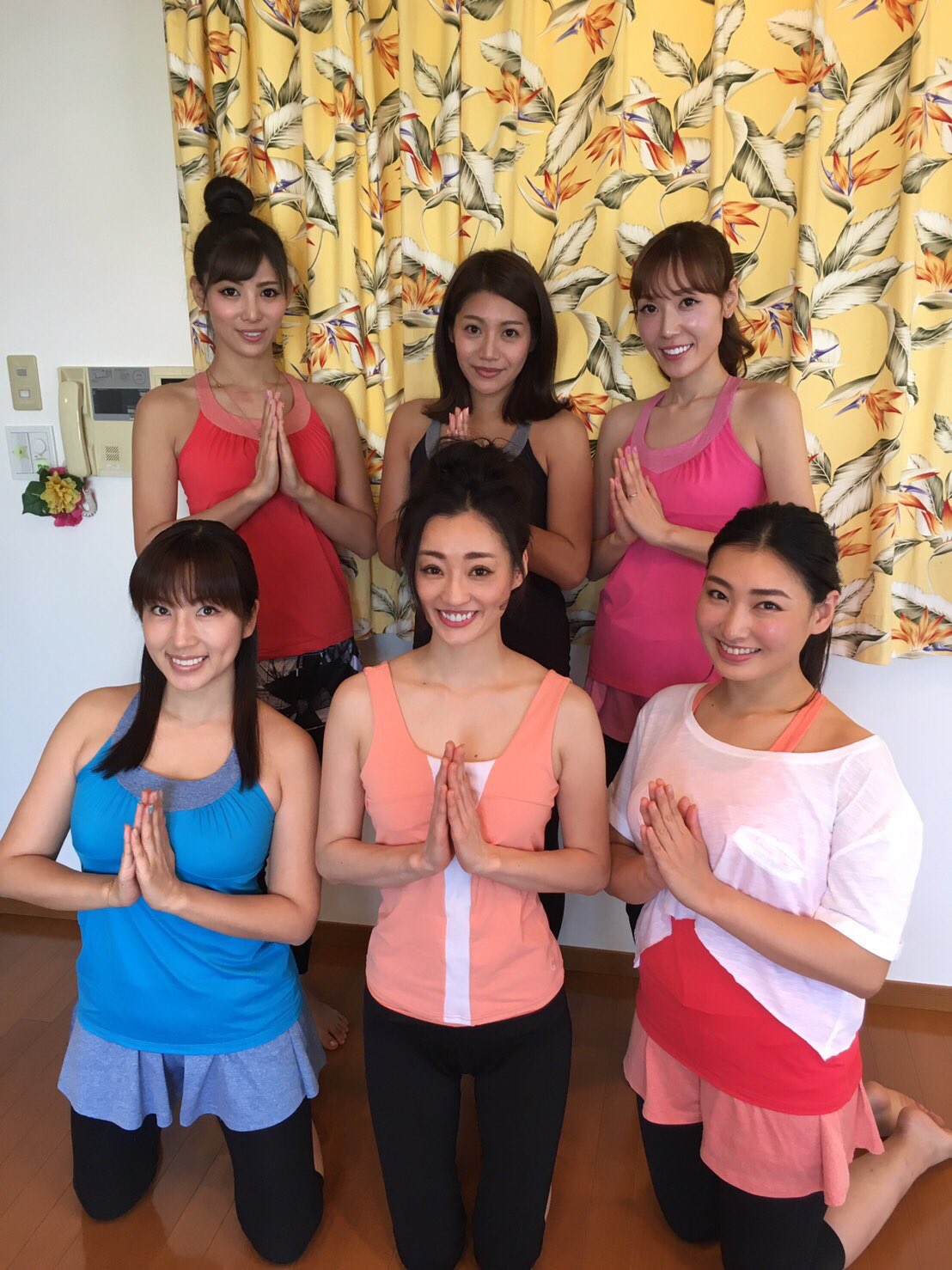 1 pic. 本日11時45分から、日テレの『スクール革命』にヤンジャンの制コレからのお友達、斉藤未知ちゃんのインタビューがあります(*^^*) 私もヨガインストラクターとして出演させて頂きます。 ぜひ、チェックしてください♡ https://t.co/591UutfjQj https://t.co/pw95HZluKR