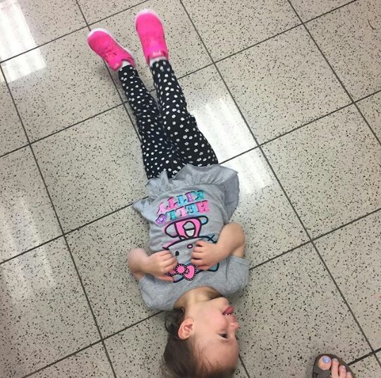 So Nora decided to randomly lay on the floor while shopping😂