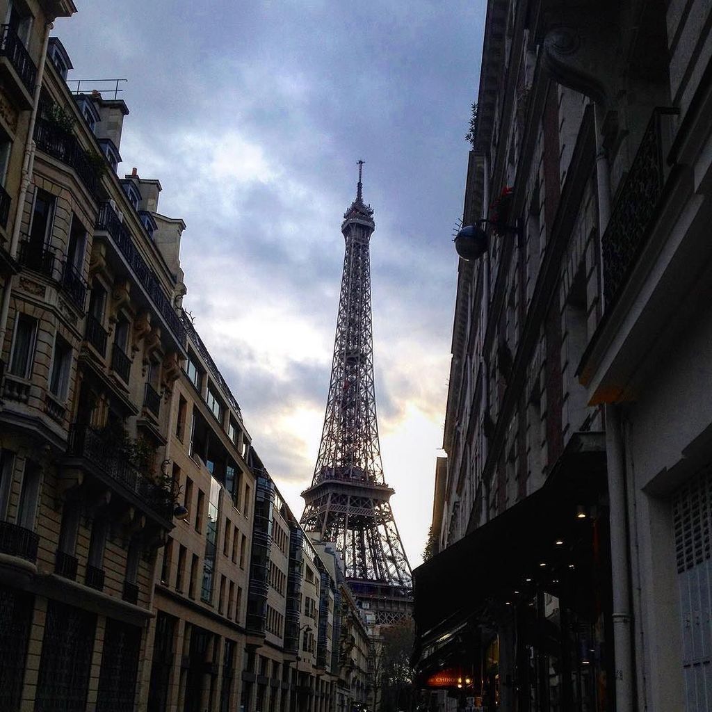 mmeouioui's tweet photo. La Tour Eiffel #parislove #parisjetaime #instapic #instaparis #instatour #instatower #pari… https://t.co/I8GLDQrhUG https://t.co/mEfE5SROJJ
