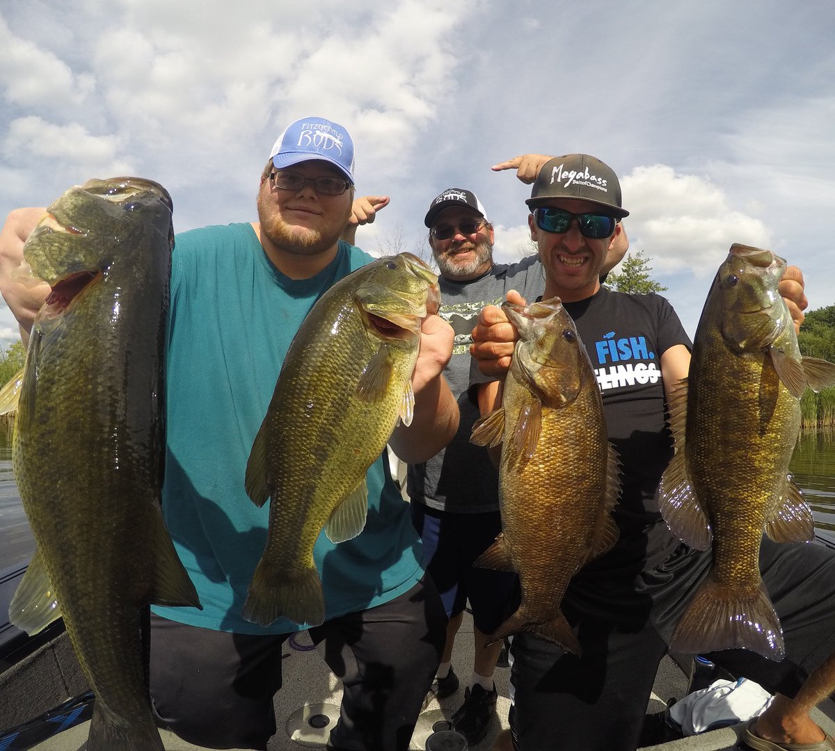 #fishingwithfriends <a href="/FitzgeraldRods/">T_Fitz_Fishing</a> #Fitzgeraldfishing #WOOtungsten #FishingIsAContactSport