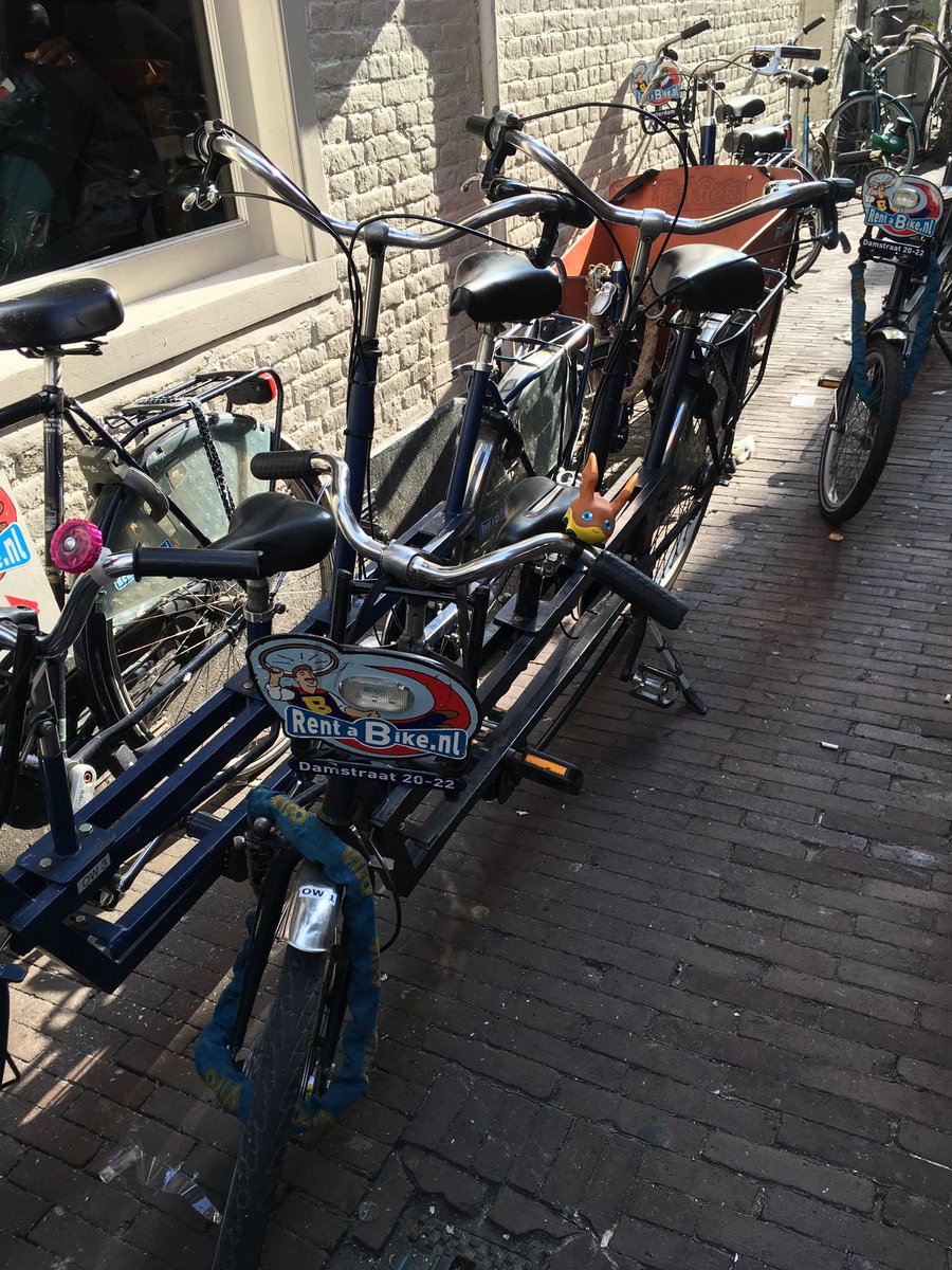 EspalTino's tweet photo. ¡Ostris! Yo jugando a #PokémonGO y en #Amsterdam resulta que ya están con ¿#DigimonGO? 🤔 Bueh, Pikachu se me resistirá, ¡pero no Patamon! 😝 https://t.co/hcE22xZN7Z