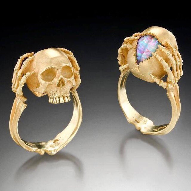 Weekend got me like... 💀👽🌀 

Just sharing this incredibly unique ring featuring an Australian Opal in 18k Gold by Kim Eric Lilly