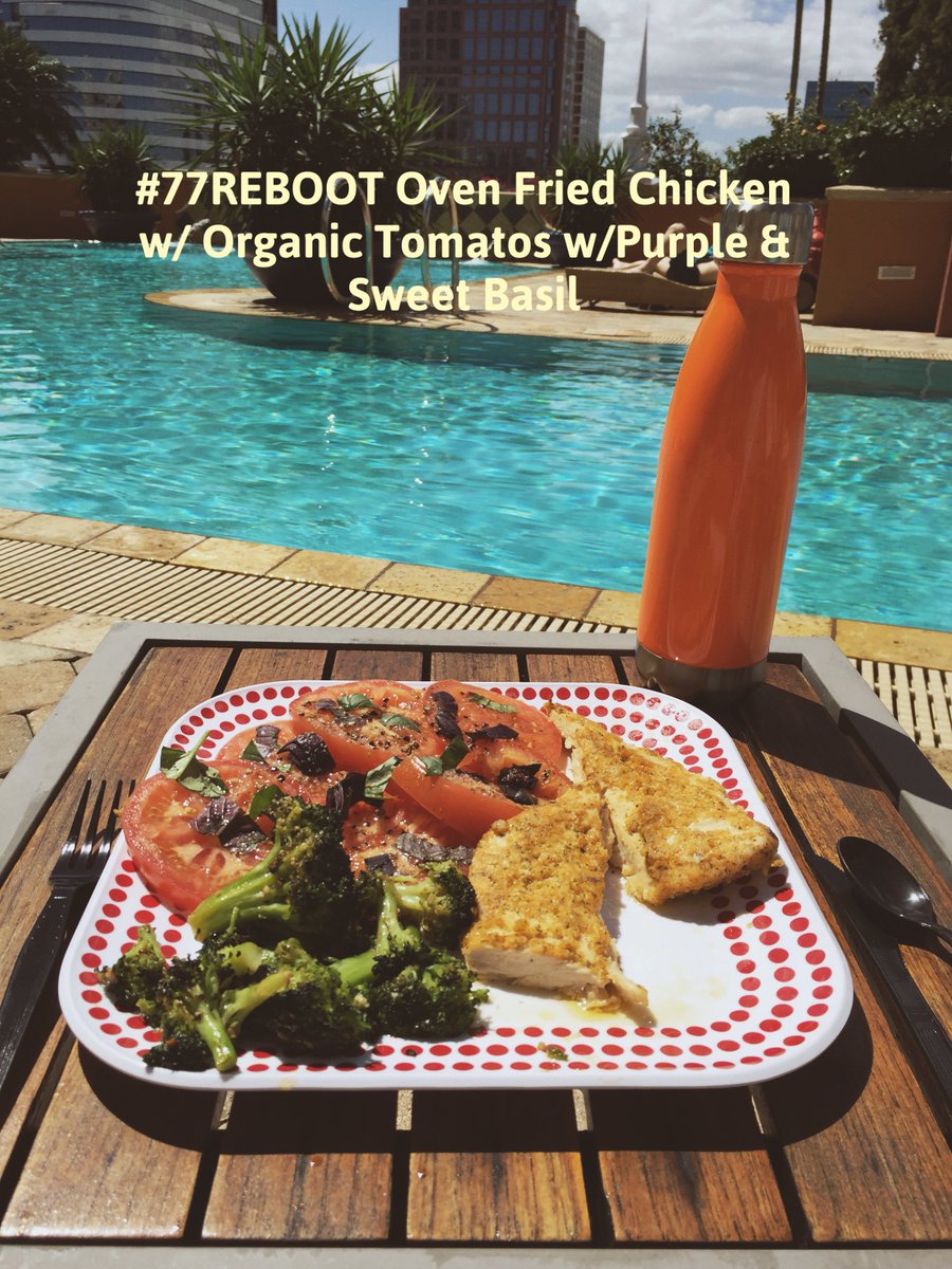 SusanRWellness's tweet photo. #77Reboot Oven “Fried” Chicken with #OrganicTomato and Basil and Garlic Charred Broccoli #eatclean 
Want this recipe???? Just ask! https://t.co/aojJgQqhMR