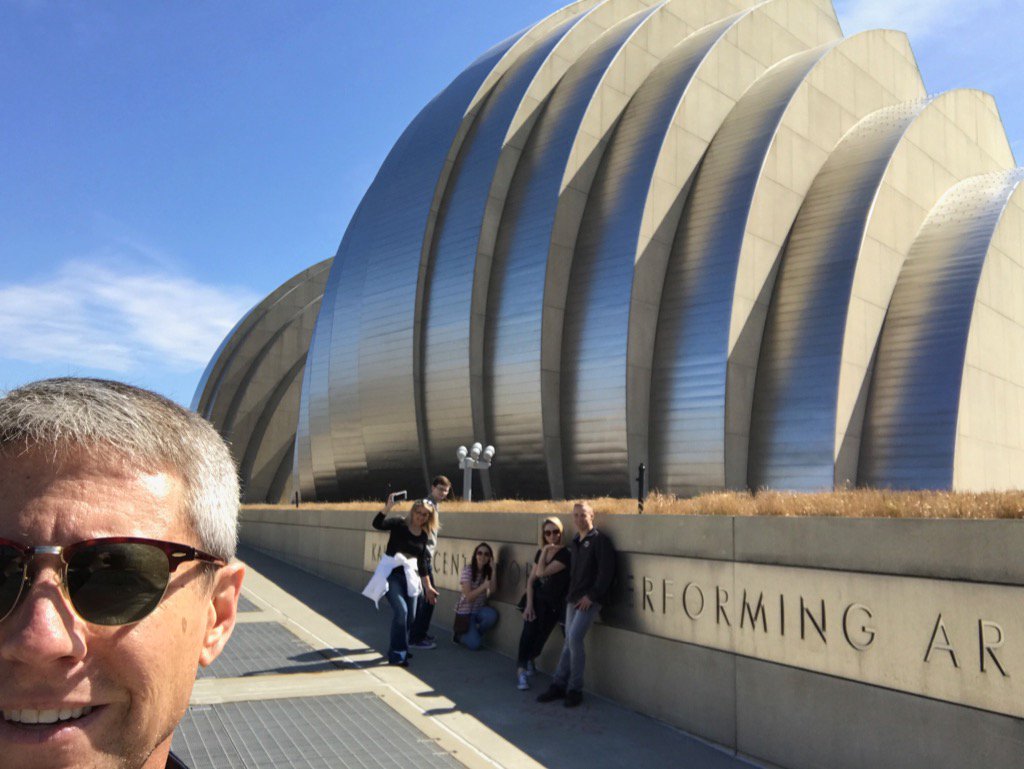 JimMcCrossen's tweet photo. Family fun doing a scavenger hunt around KC. #kinnus2016 #bigcityhunt https://t.co/ie9t1M3x2I