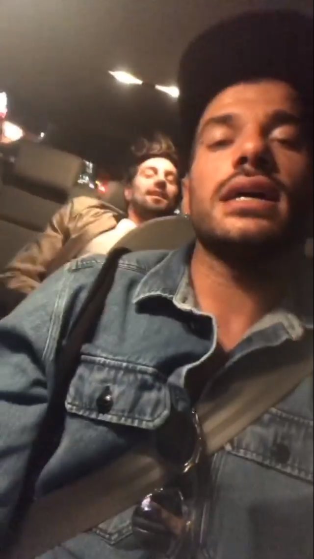 blackarvt's tweet photo. claudio mentre canta Occidentali's Karma e claudio mentre canta Piccole Cose
. #clario https://t.co/uGp4CQLJPq