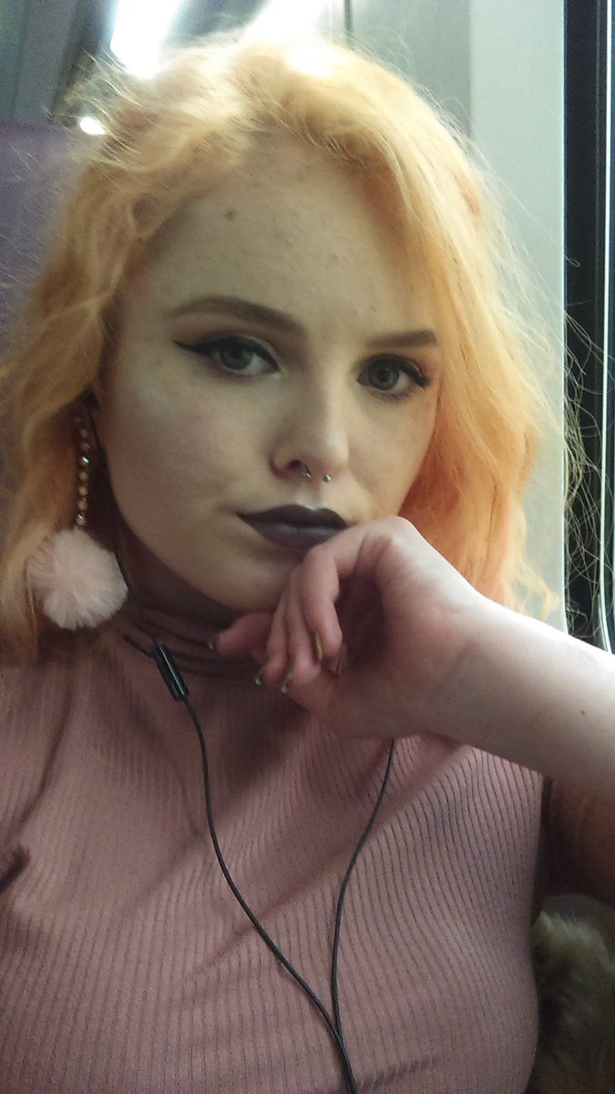 peachy_keyn's tweet photo. shez takin Belfast by storm ⚡ https://t.co/vXo5J3g557