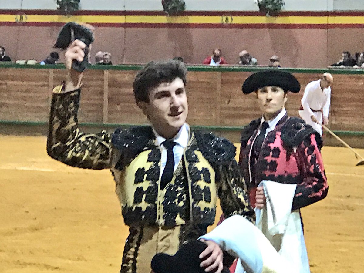 victorinotoros's tweet photo. Gran faena de @vareaBR con el sexto el  N. 75 MELCOCHURO Aplaudido en el arrastre y oreja https://t.co/SMd4Io0mDA