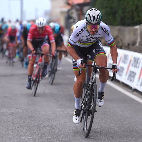 Cyclingnewsfeed's tweet photo. Sagan: "Kwiatkowski owes me a few beers" after beating him in Milan-San Remo #MSR https://t.co/9FwCkxs4Yh https://t.co/EPWQis0ofu