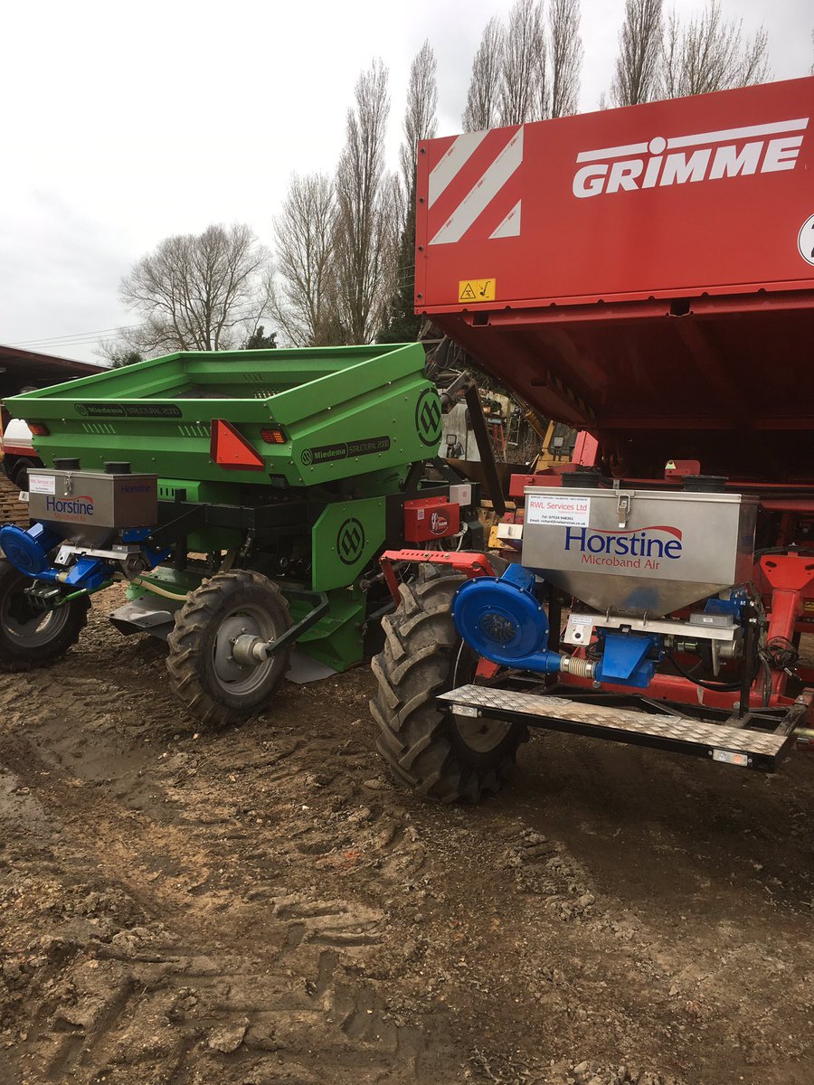 rwlservices's tweet image. A brace of planters all Blinged up and ready for the off. #Amistar #Liquidfert #Vydate