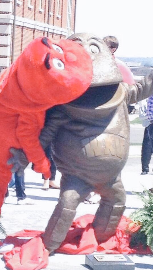 WKUCOMM's tweet photo. It was a close game (18-17), but the Big Red statue wins as the favorite! #CommMarchMadness Check our polls Mon. for second round matchups! https://t.co/sMioLhx2Hz