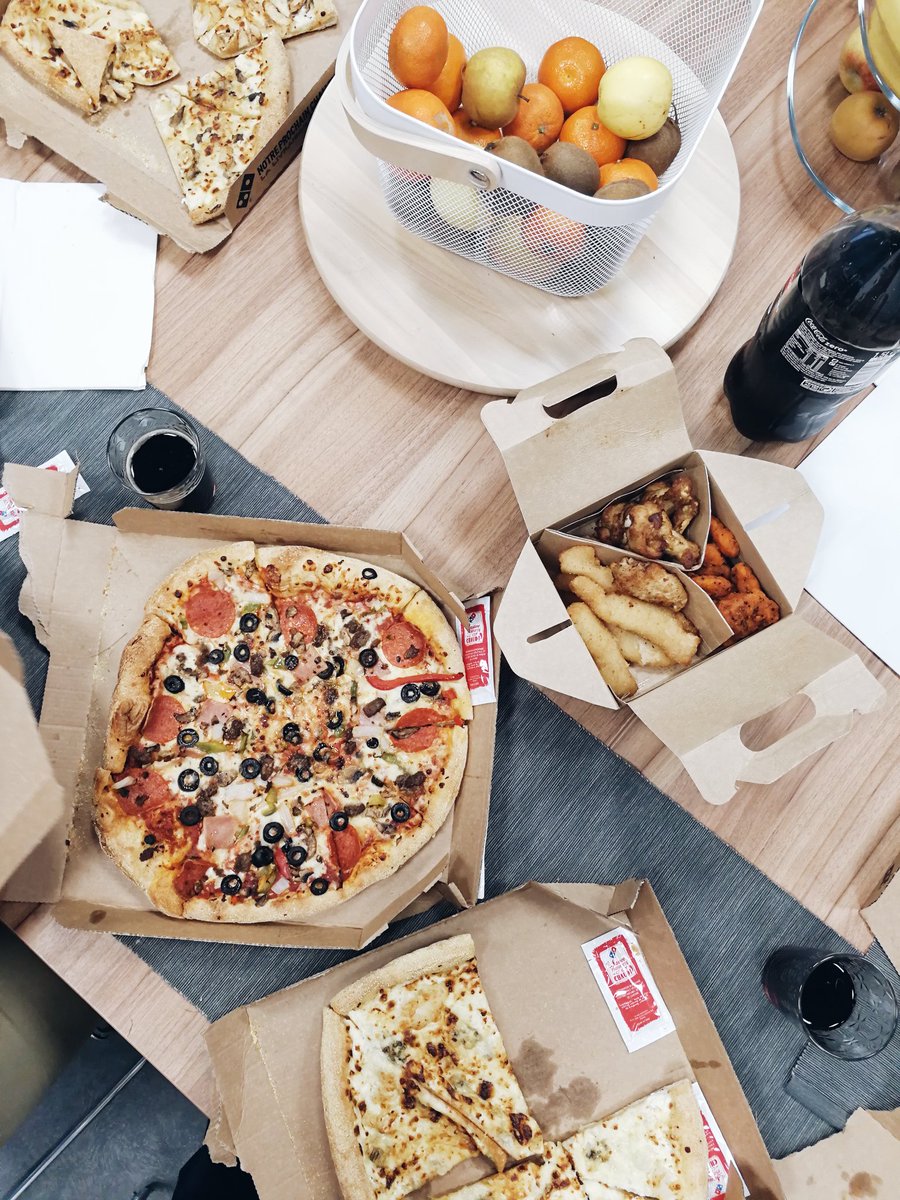 Après une dure journée de #travaux... Pizza time à la Kooloc ! #coworking #toulouse