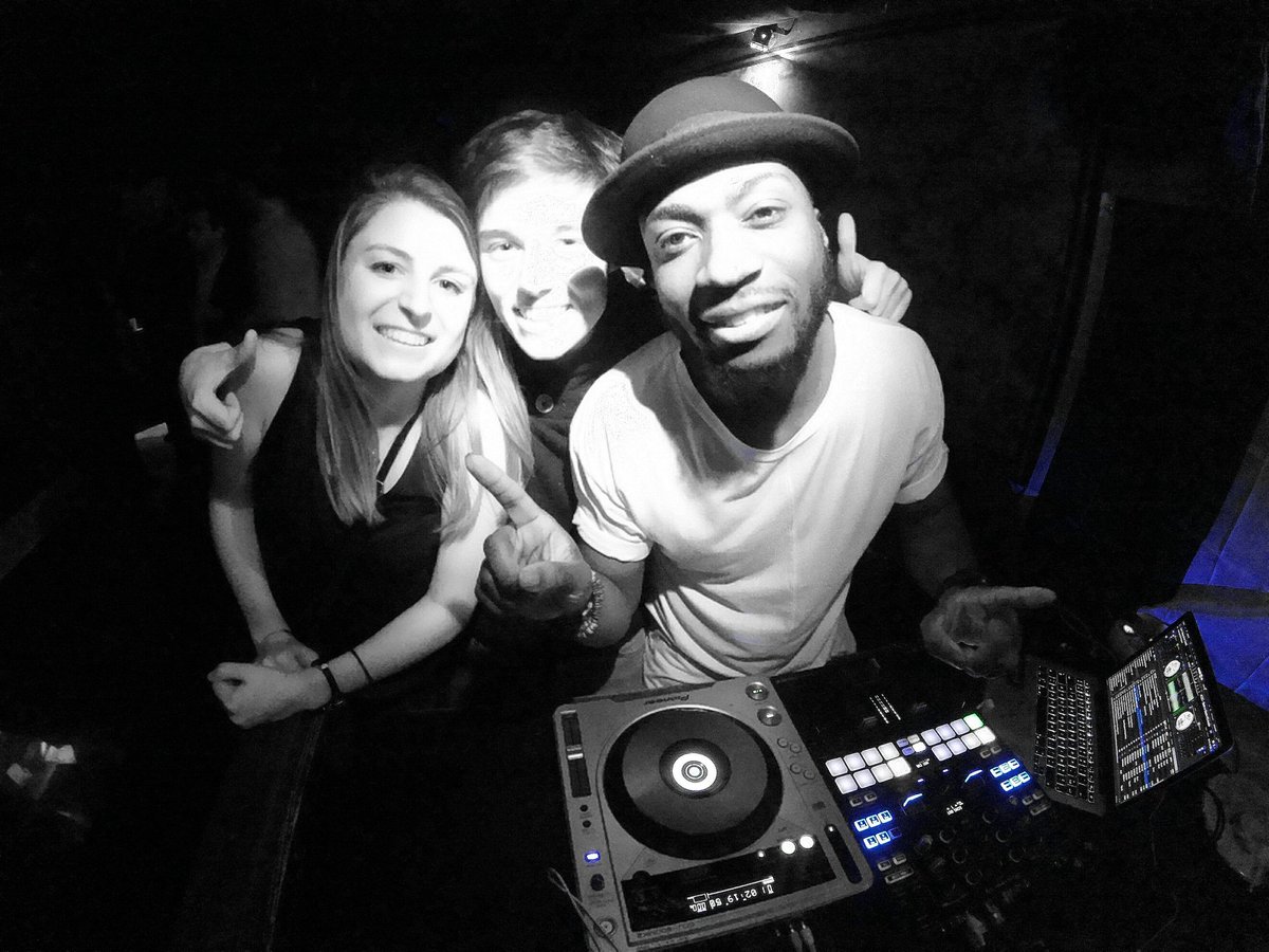 paulkerannedj's tweet photo. #Ellesontvalidé le DJ hier au #madmaker pour la soirée #saintpatricksday 
#djlife #dj #happy 
#Instagram &amp; #Facebook 👉 @paulkerannedj https://t.co/Updfp5dExJ