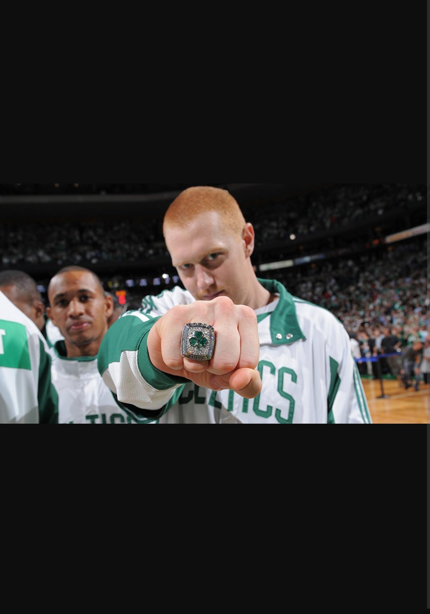 Happy birthday to the GOAT Brian Scalabrine 