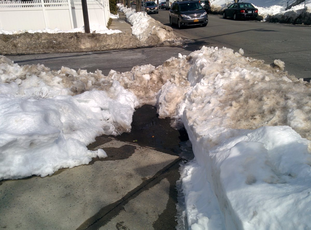 SneckdownAlbany's tweet photo. Sneckdown at Allen &amp; Myrtle, where snow extends six feet into the intersection. Cars still make it thru easily. Space for peds instead? https://t.co/GxhiTpiVBK
