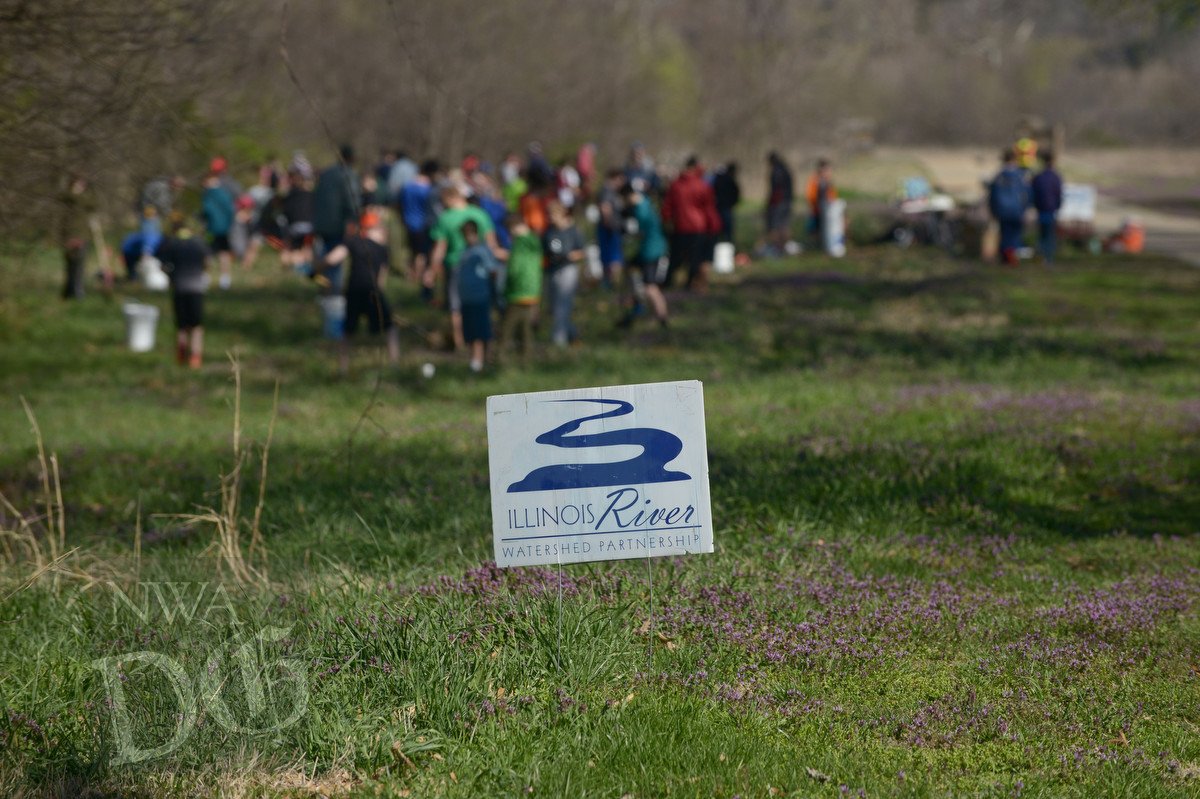Volunteers from <a href="/campwareagle/">Camp War Eagle</a> planted 500 trees along <a href="/NWAGreenway/">Razorback Greenway</a> in Rogers today as part of @irwatershed's 10th annual #RiparianProject