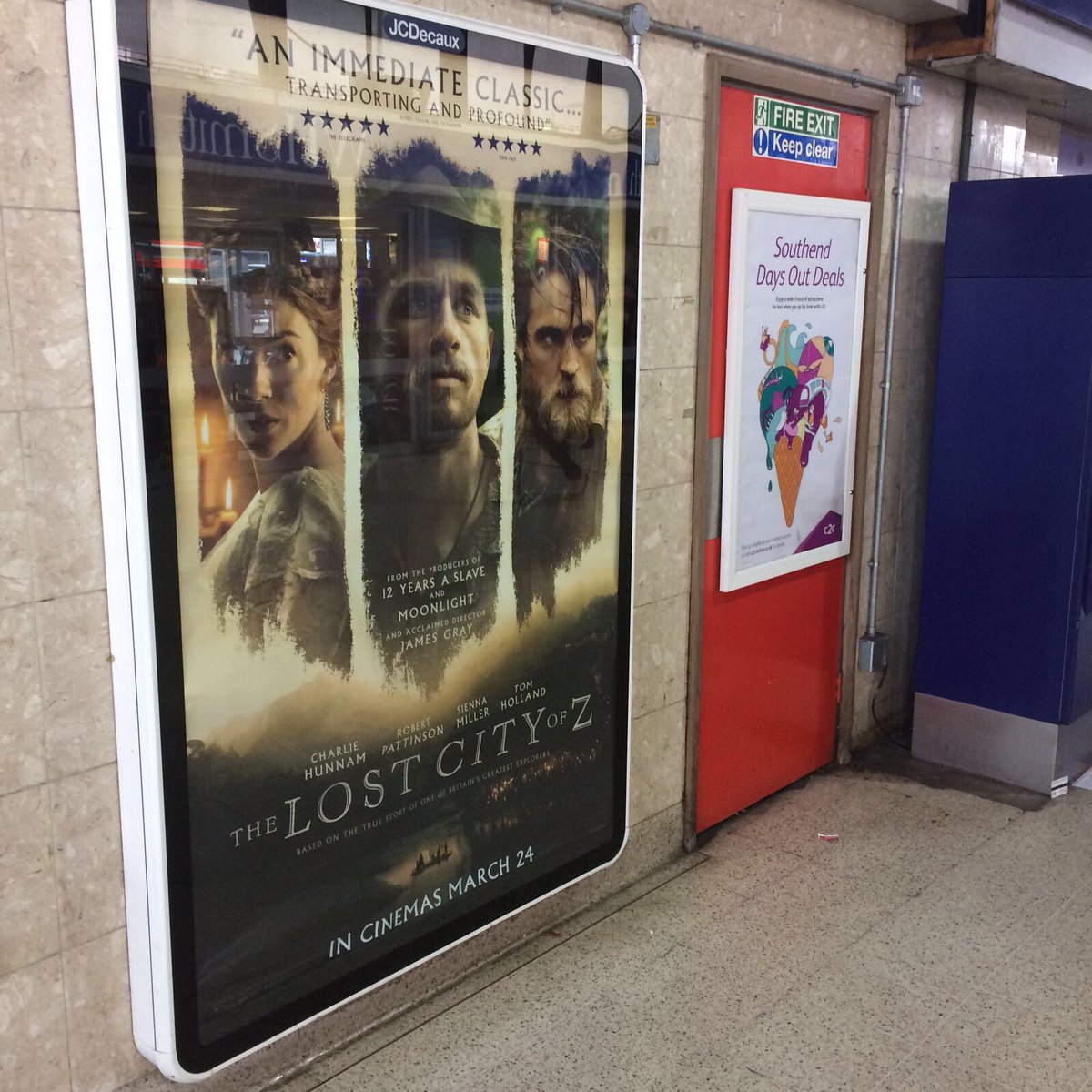 robpattinsonww's tweet photo. After #DiorRob, #HenryRob from London at the Barking station, sent from my friend @WelkeLaura ๐ @lostcityofz @StudiocanalUK ๐ - Laura https://t.co/zHikfvym6Z